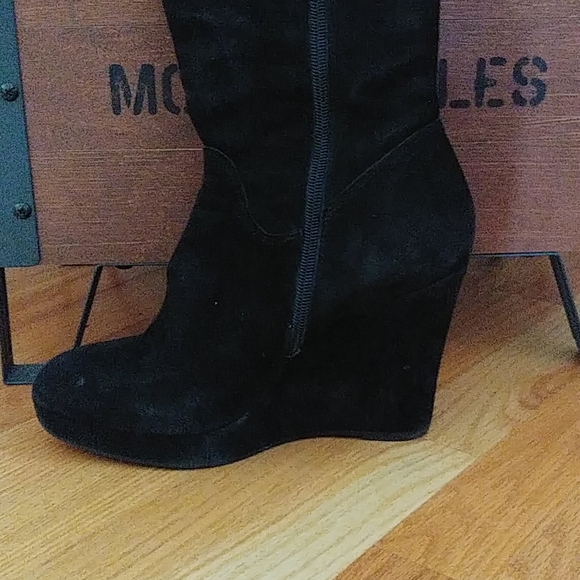 A pair of Coconuts blk boot w/ grey faux fur trim - Picture 7 of 11